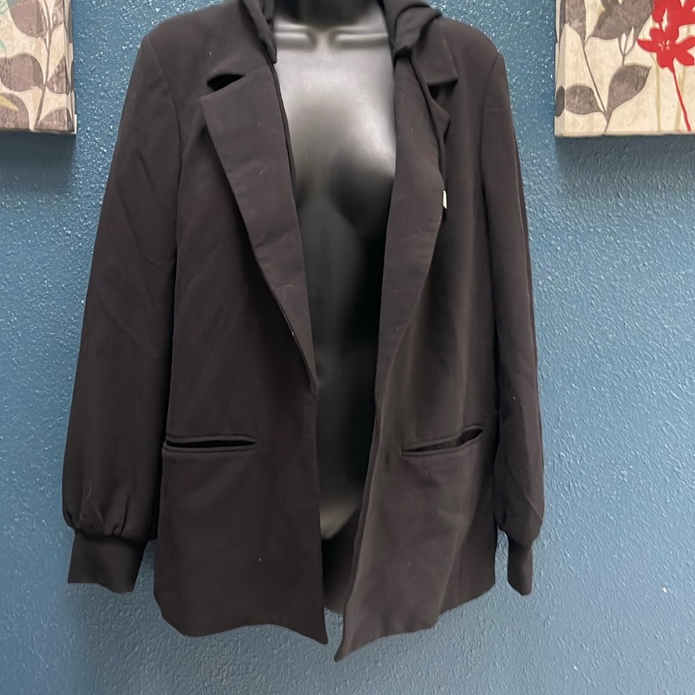Sweatshirt blazer with detachable hood.